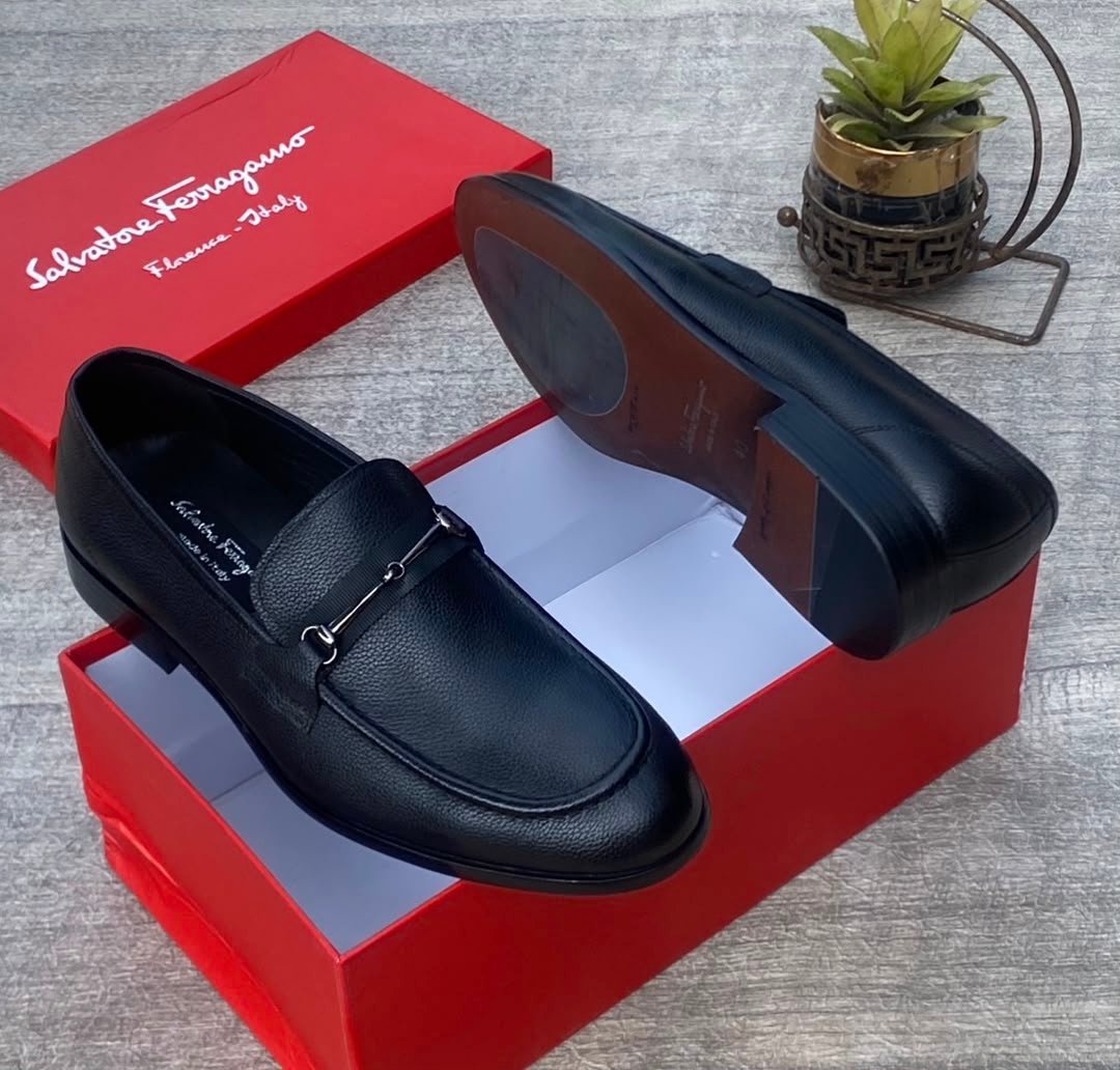 root-0cwto6.jpeg Salvatore Ferragamo Black Leather Loafers for Men - Luxury Italian Shoes - Image 1