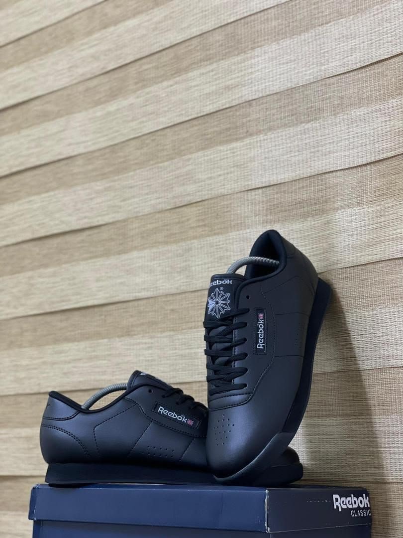 root-q16mwN.jpeg Reebok Classic Leather Black Sneakers - Image 1